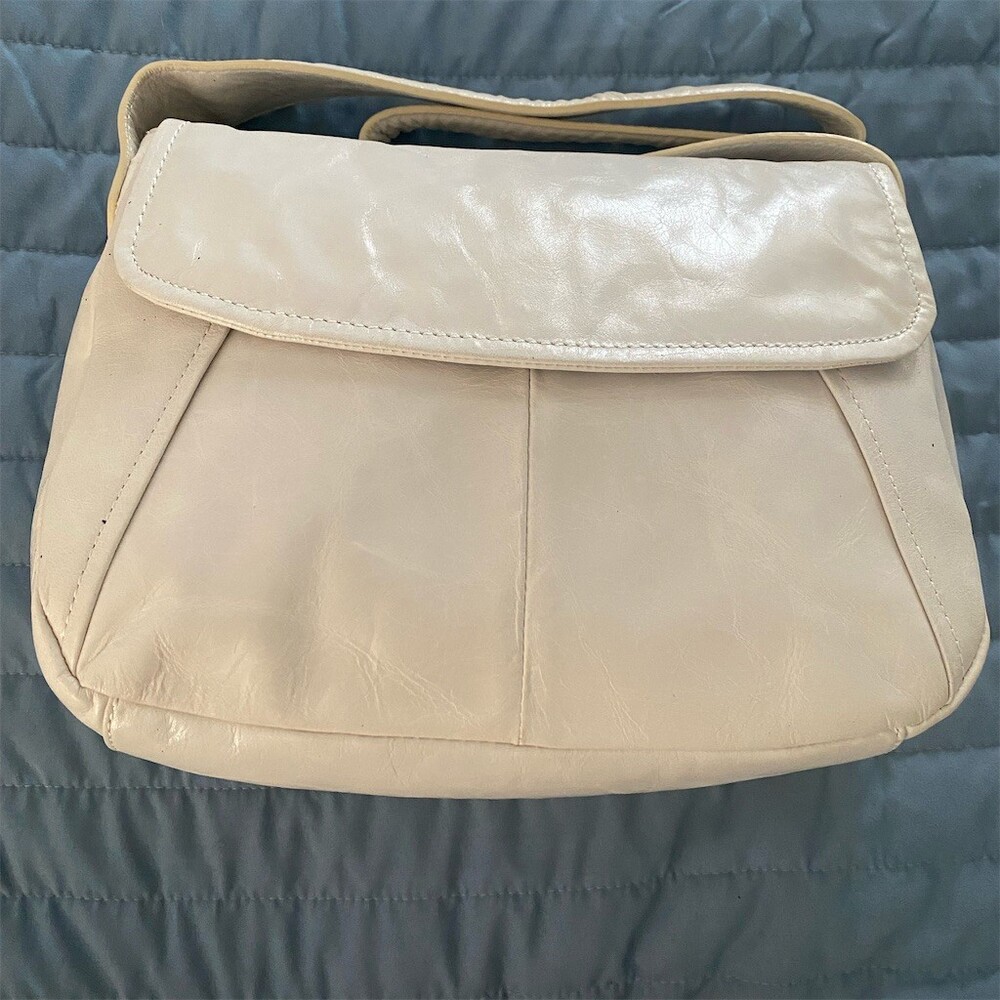 Kenneth Cole Reaction Shoulder Bag Womens Medium Ivory Flap Snap Lined